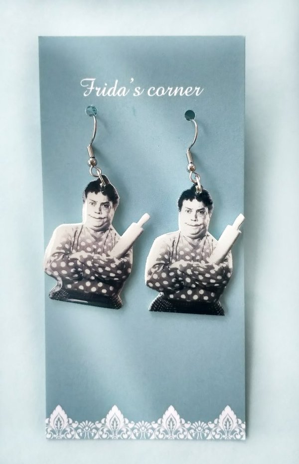 Frida's Corner: Mustavalkoiset Justiina-korvikset /VALKOINEN TAUSTA